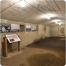 串良基地跡地下壕電信室